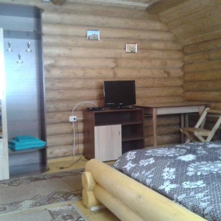 Boykivskiy Dvir Hotel Yasenitsa Zamkova Exterior foto