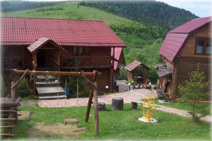 Boykivskiy Dvir Hotel Yasenitsa Zamkova Exterior foto
