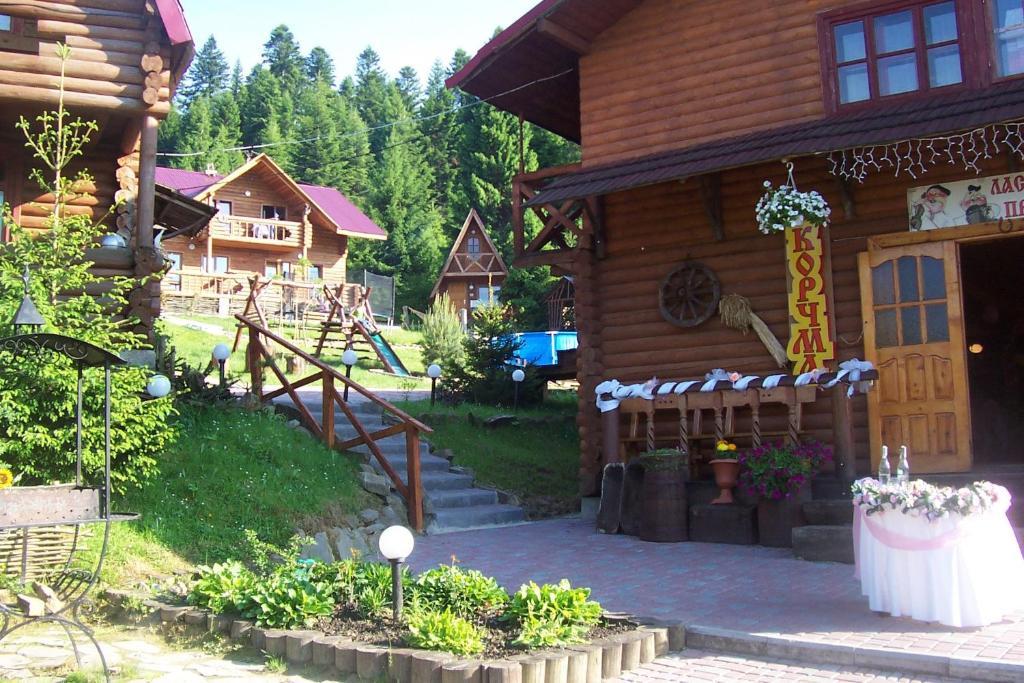 Boykivskiy Dvir Hotel Yasenitsa Zamkova Exterior foto