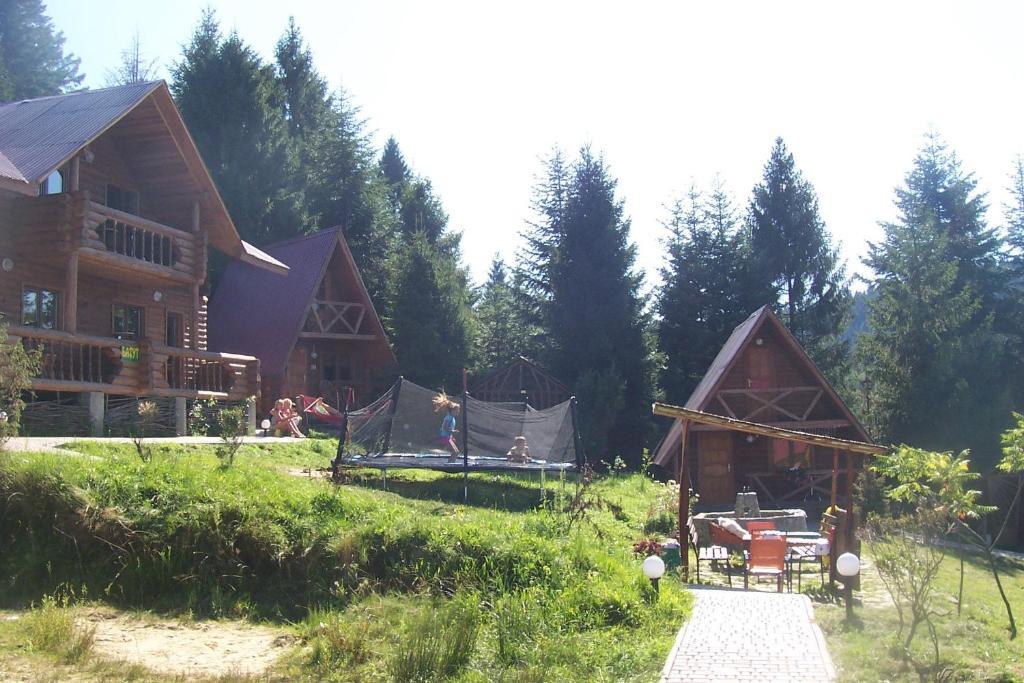 Boykivskiy Dvir Hotel Yasenitsa Zamkova Exterior foto