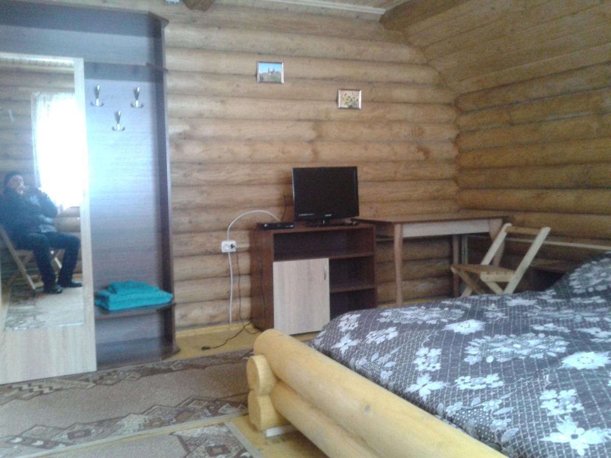 Boykivskiy Dvir Hotel Yasenitsa Zamkova Exterior foto